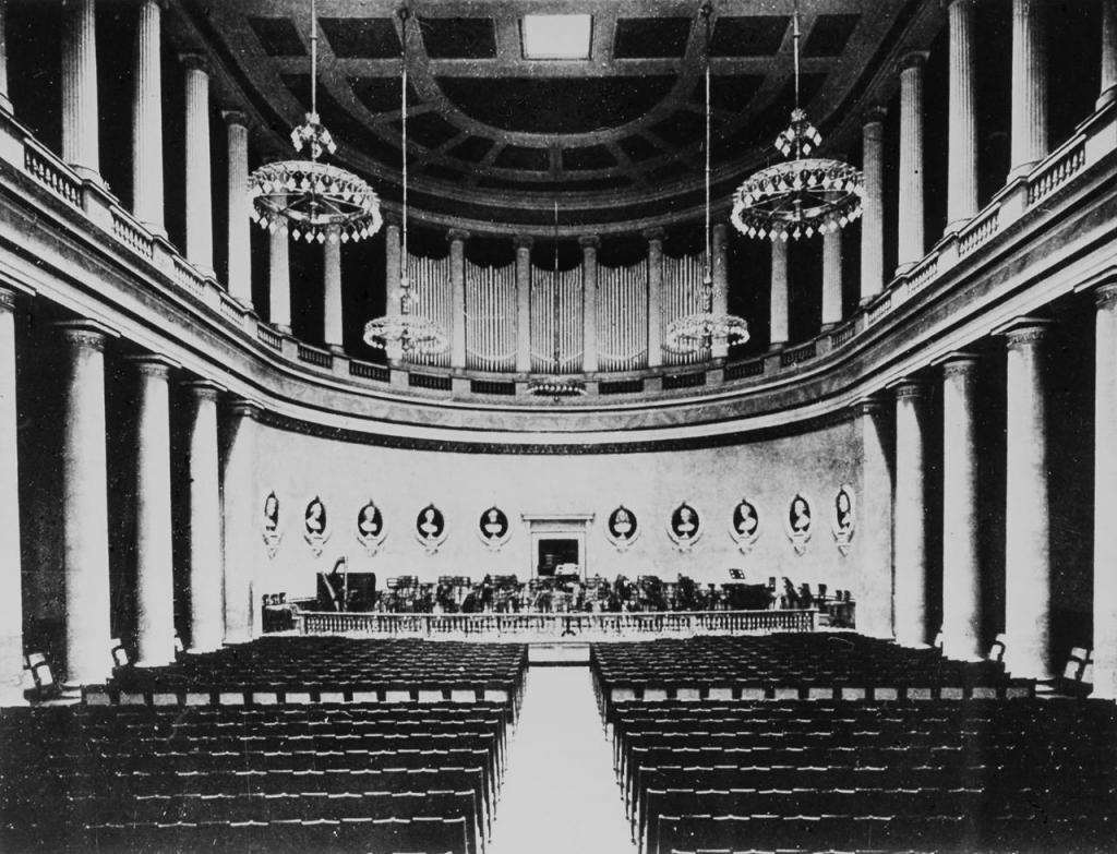 Innenraum des Münchner Odeons ca. 1910